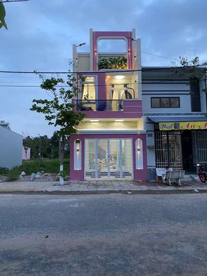 Nhà đẹp mới xây view Công viên tặng full nội thất. Mua bán nhà ở tại Thành phố Vĩnh Long Vĩnh Long được đăng bởi Thanh Tuấn