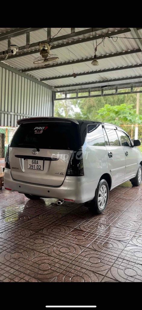 Toyota Innova 2008 серебристый 200 000 км