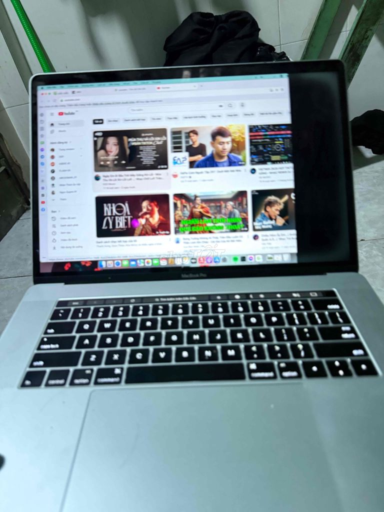 Apple MacBook Pro Bạc. Mua bán Laptop tại Huyện Bình Chánh Tp Hồ Chí Minh được đăng bởi Nhật Lâm hình 1