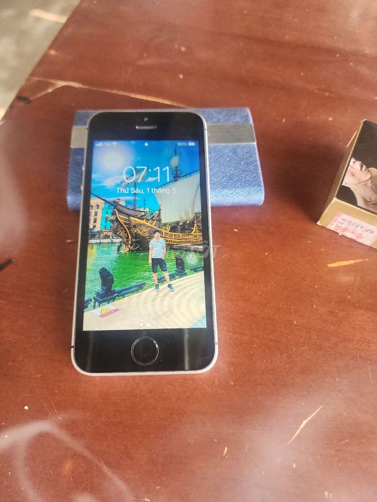 iPhone 5SE 64GB Bạc Đã sử dụng. Mua bán Điện thoại tại Huyện Chương Mỹ Hà Nội được đăng bởi Chỉ Cần Có Em hình 1
