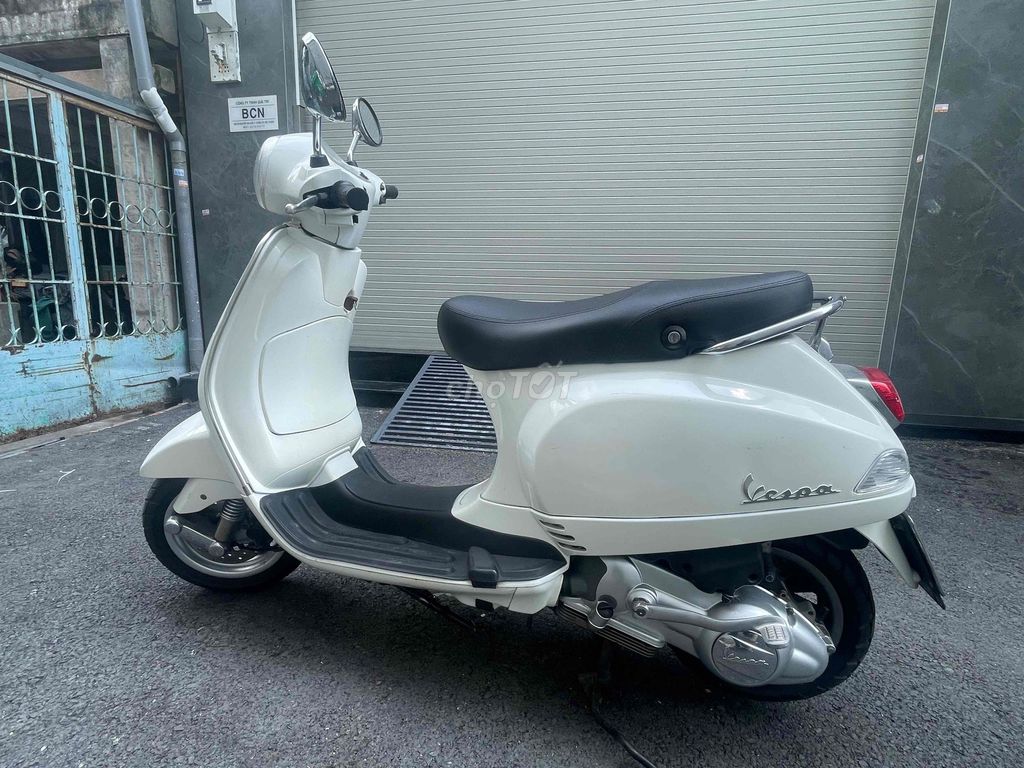 Piaggio Vespa белая