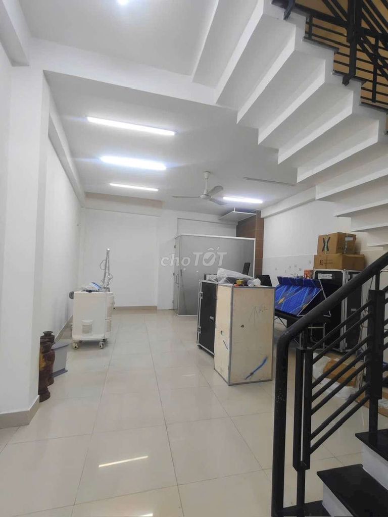 Аренда · 2 комн. · 110 м² · Huyện Hóc Môn, ул. Chủ gửi nhà mới keng 1lầu