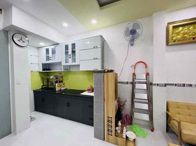 Nhà căn góc, full nội thất, đang cho thuê 10tr, nhỉnh 5 tỉ. Mua bán nhà ở tại Quận 10 Tp Hồ Chí Minh được đăng bởi Giang