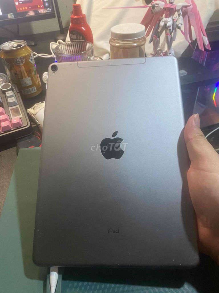 Apple iPad Pro 10.5 inch 64GB. Mua bán Máy tính bảng tại Quận Ngũ Hành Sơn Đà Nẵng được đăng bởi Gun Gun hình 1
