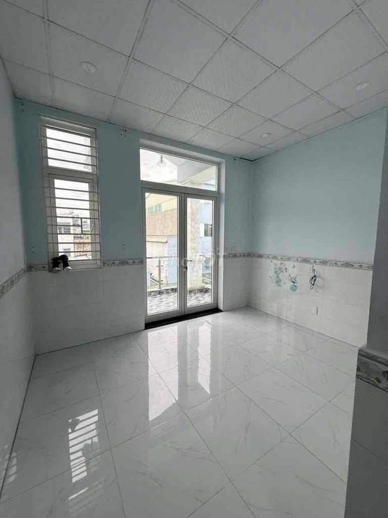 Дом рядом с промзоной Тан Бинь, 5x22м (110м2), 3 этажа