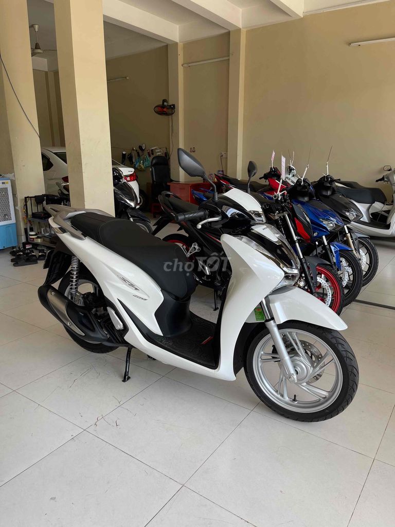 shvn 160cc . thắng abs . lướt 4k km . bao ko tua .. Mua bán Xe máy tại Thành phố Rạch Giá Kiên Giang được đăng bởi XE MÁY ÚT BÉ  hình 1