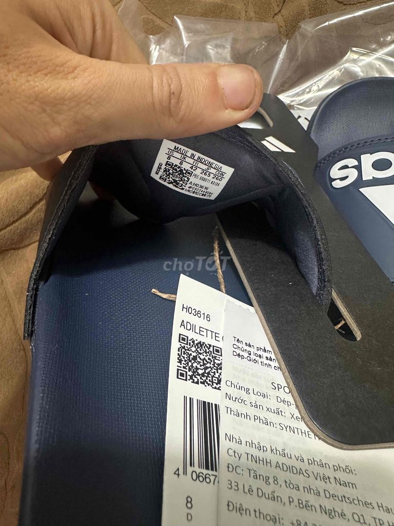 Dép Adidas ADILETTE 42(chính hãng). Mua bán Giày dép tại Quận Tân Phú Tp Hồ Chí Minh được đăng bởi Loc Duc hình 1