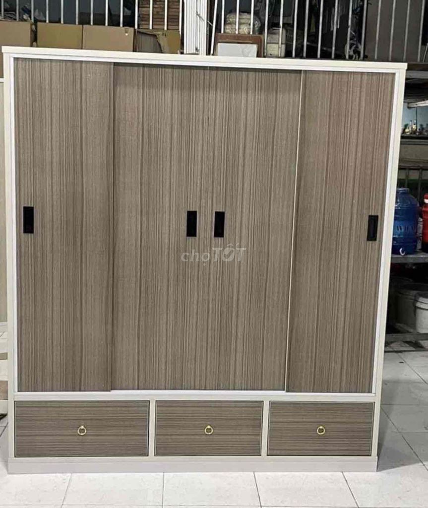 Tủ lùa 4 cánh màu xám. Mua bán Tủ, kệ gia đình tại Quận Bình Tân Tp Hồ Chí Minh được đăng bởi Hong Le hình 1