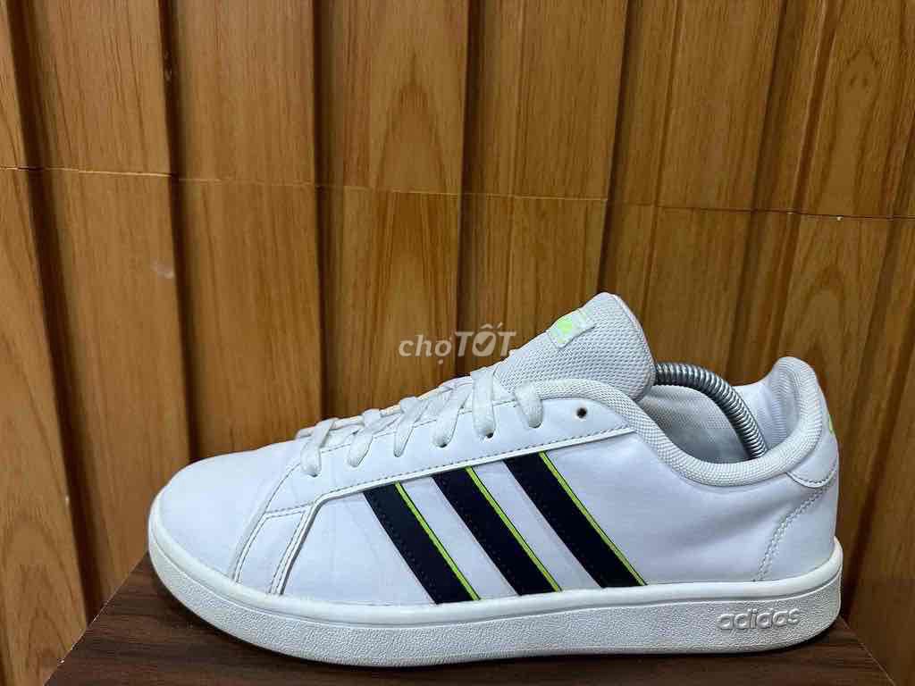 Giày Adidas chính hãng size 42 mới keng zin 98%