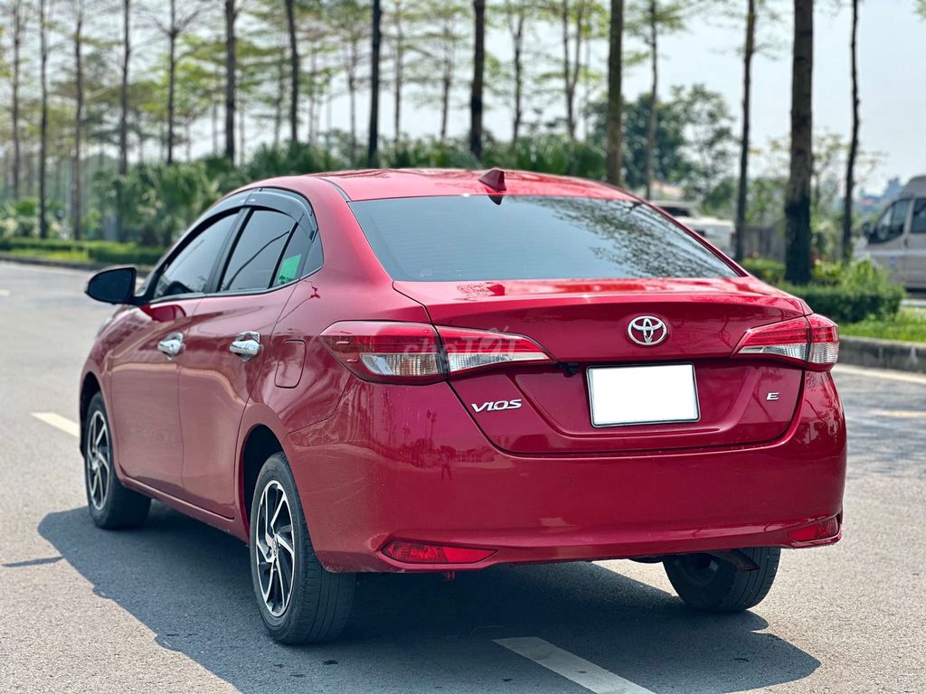Bán xe Toyota Vios E 2023 số tự động màu đỏ. Mua bán Ô tô tại Quận 12 Tp Hồ Chí Minh được đăng bởi Huy 702 hình 3
