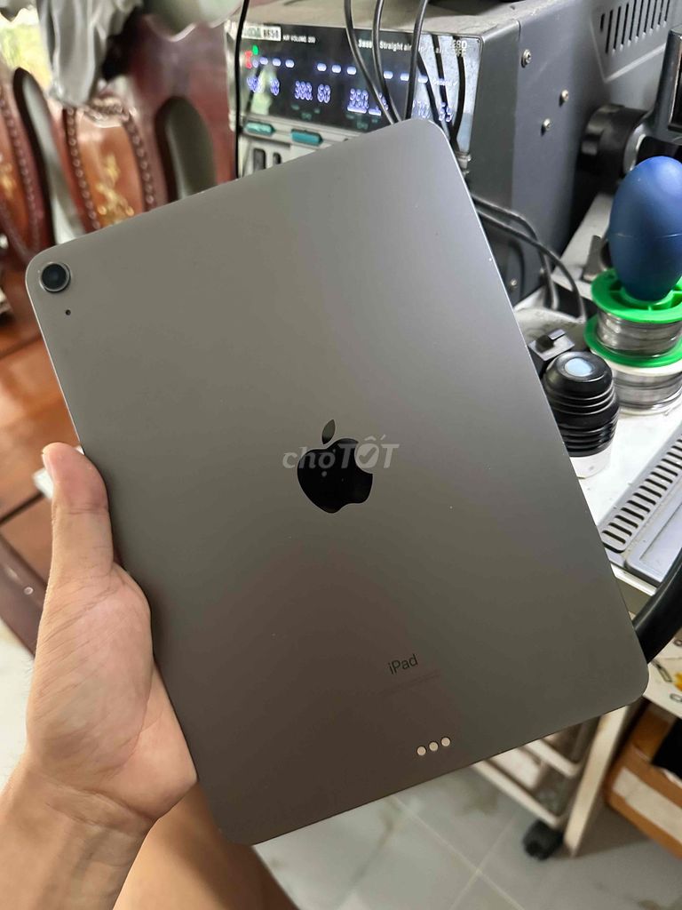 Apple iPad Air 4 Xám Hư hỏng. Mua bán Máy tính bảng tại Quận 12 Tp Hồ Chí Minh được đăng bởi Nguyễn Văn Vang hình 1
