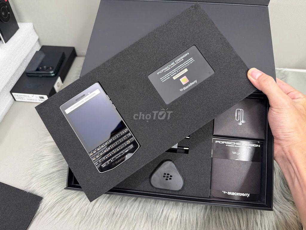 BlackBerry Porsche Design P'9983 Carbon NewFullbox. Mua bán Điện thoại tại Quận Gò Vấp Tp Hồ Chí Minh được đăng bởi LN Mobile Gò Vấp hình 1