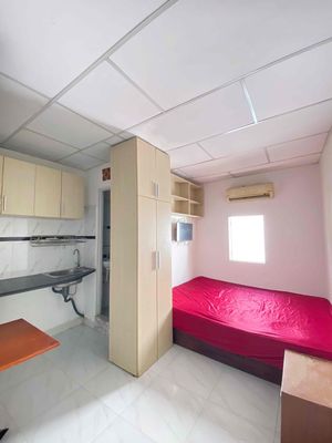 Phòng máy lạnh cửa sổ trời ở được 2 người gần Nguyễn Hữu Cảnh