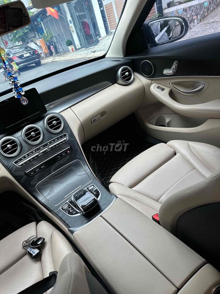 Mercedes Benz C200 - 56000 km model 2020. Mua bán Ô tô tại Quận 7 Tp Hồ Chí Minh được đăng bởi Thông Sport  hình 9