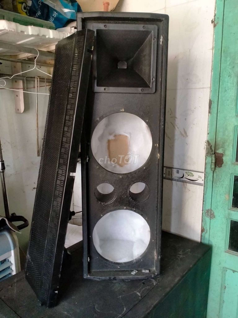 Vỏ loa ván ép 18mm đen như mới 99%. Mua bán Tivi, Âm thanh tại Huyện Đức Hòa Long An được đăng bởi Quốc  hình 1