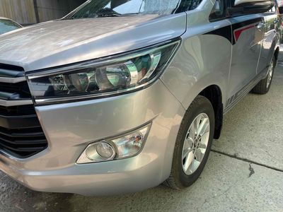 Toyota Innova 2.0E Bạc