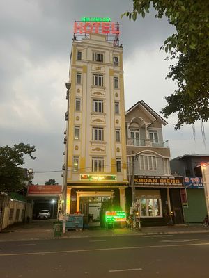 BÁN KHÁCH SẠN 6 TẦNG HIỆN  ĐẠI. Mua bán văn phòng, mặt bằng kinh doanh tại Thành phố Dĩ An Bình Dương được đăng bởi PHẠM THỊ NGỌC HẠNH 