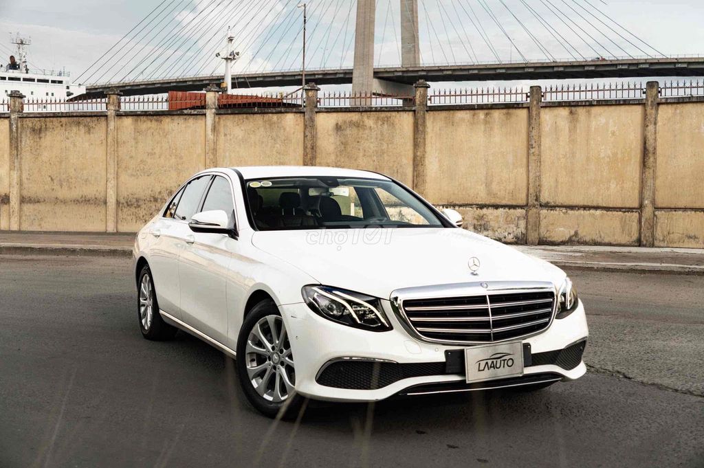 Mercedes E200 Model 2017 - Trắng Nâu - Chất xe zin. Mua bán Ô tô tại Quận 7 Tp Hồ Chí Minh được đăng bởi Thật Nguyễn LongAnh Auto hình 2