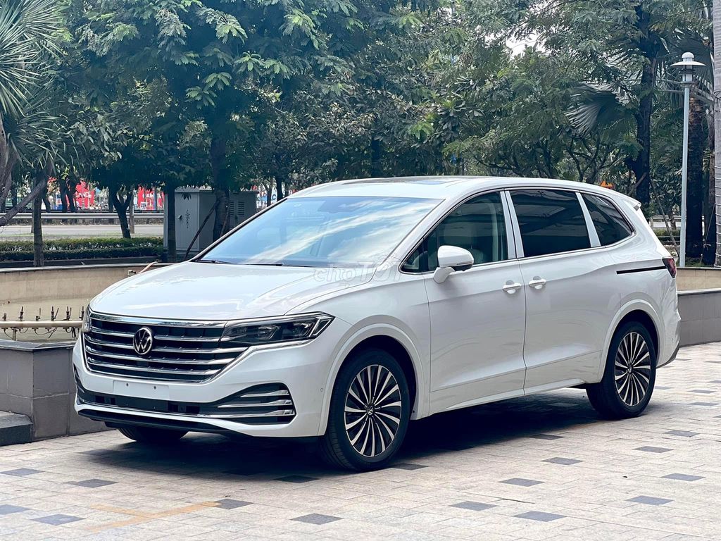 Volkswagen Viloran 2024 đủ màu giao ngay cực VIP