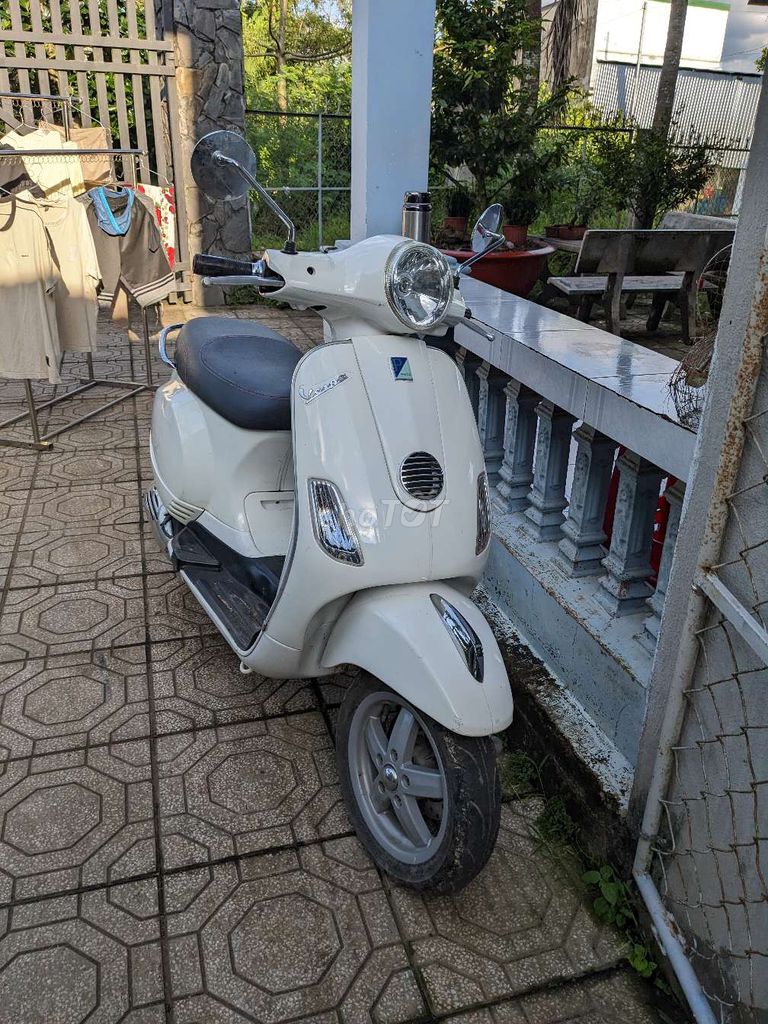 Piaggio Vespa LX 150 màu Trắng kim phun. Mua bán Xe máy tại Thành phố Thuận An Bình Dương được đăng bởi xuân lộc hình 1