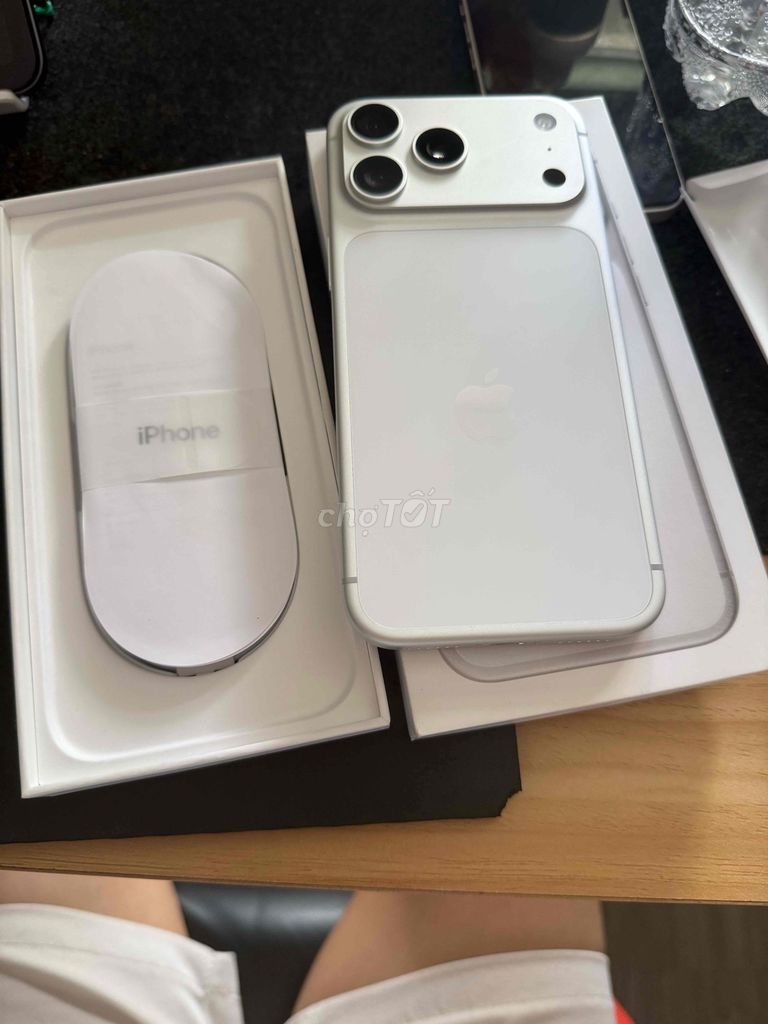 iPhone 17 Pro Max 256GB Pin 100 giaoluu. Mua bán Điện thoại tại Thị xã Bến Cát Bình Dương được đăng bởi Devil Nguyễn hình 1