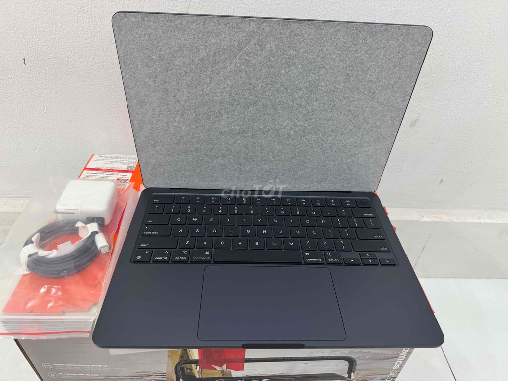 Macbook Air M3 2024 Xanh 13.6 8g 256g new chưa act