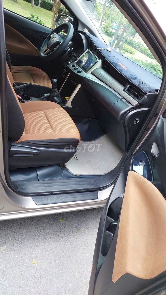 Xe Innova gia đình màu nâu đồng đời 2019. Mua bán Ô tô tại Quận Gò Vấp Tp Hồ Chí Minh được đăng bởi Anh Danh hình 15