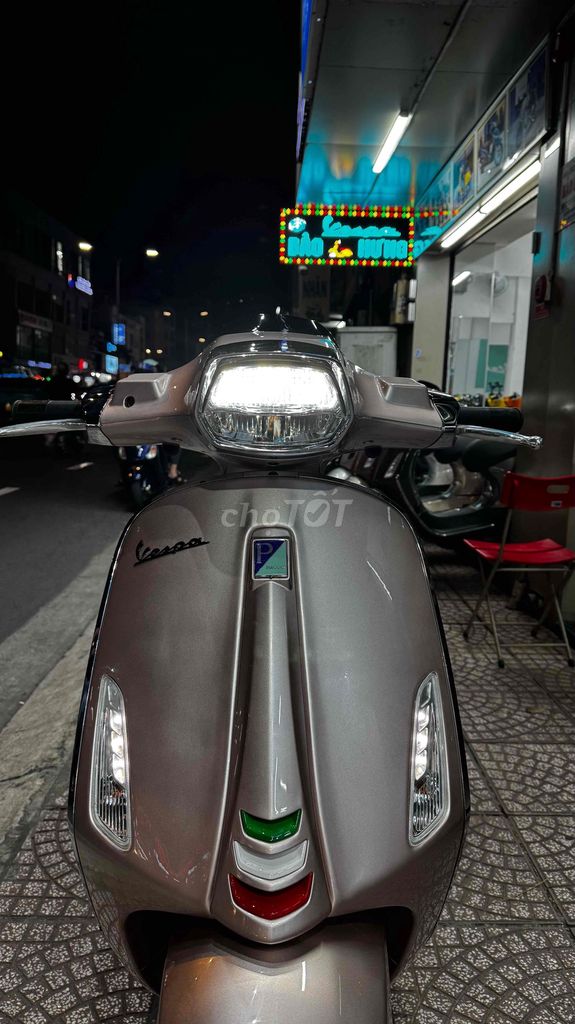 Vespa Sprint hồng Porsche. Mua bán Xe máy tại Quận Phú Nhuận Tp Hồ Chí Minh được đăng bởi VESPA  PIAGGIO BẢO HƯNG Vespa cũ trả góp  hình 4