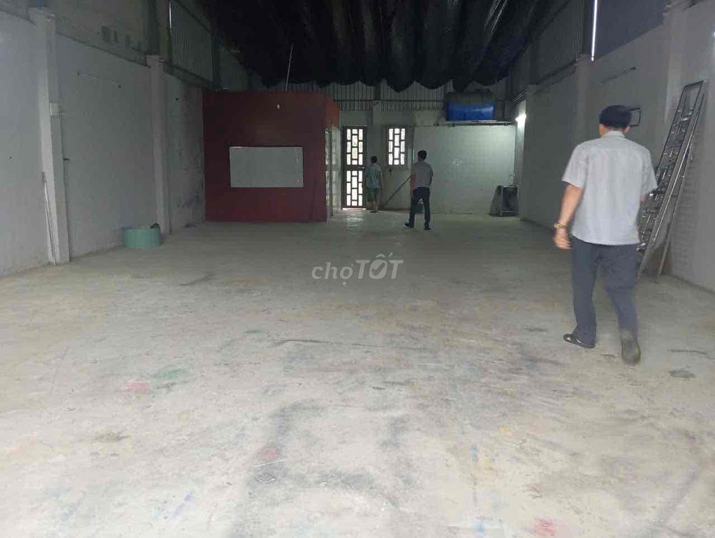 KHO XƯỞNG Y HÌNH ( 8 x 20m ) CÓ VĂN PHÒNG