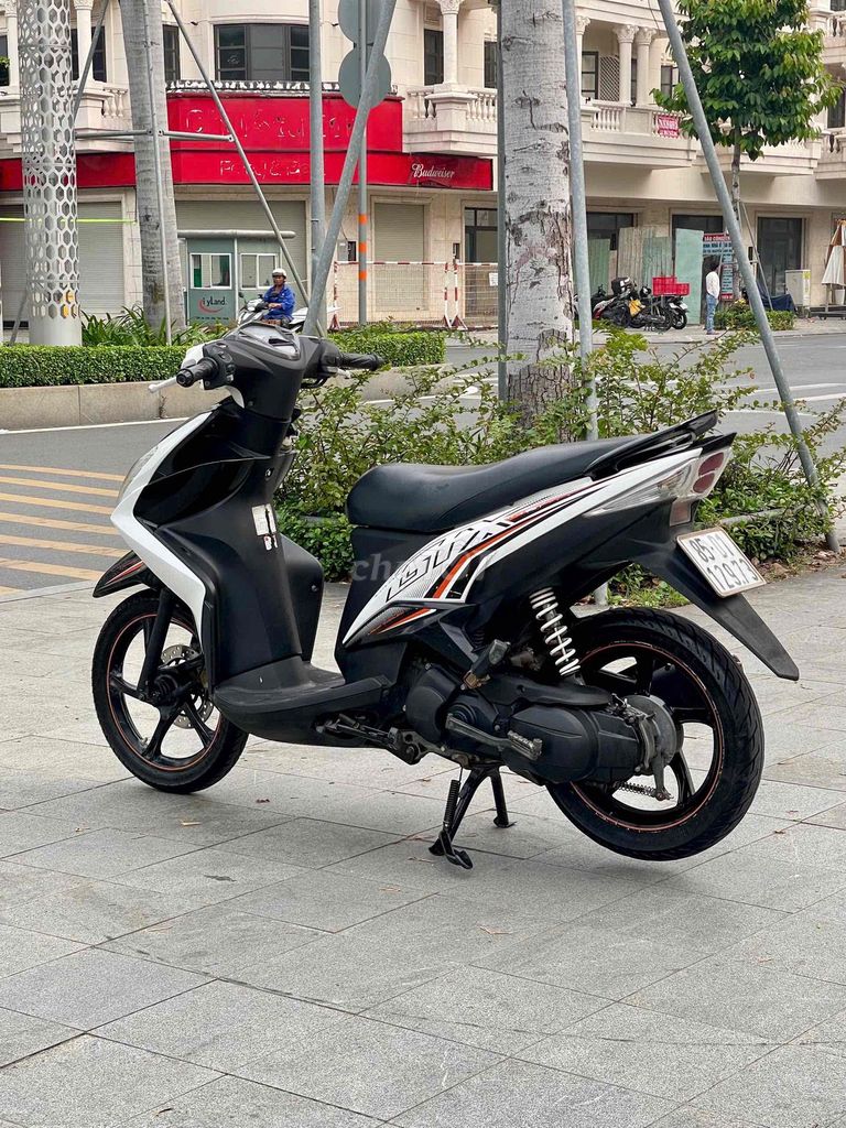 Yamaha Luvias FI Trắng đen. Mua bán Xe máy tại Quận Gò Vấp Tp Hồ Chí Minh được đăng bởi LONG THỊNH hình 6