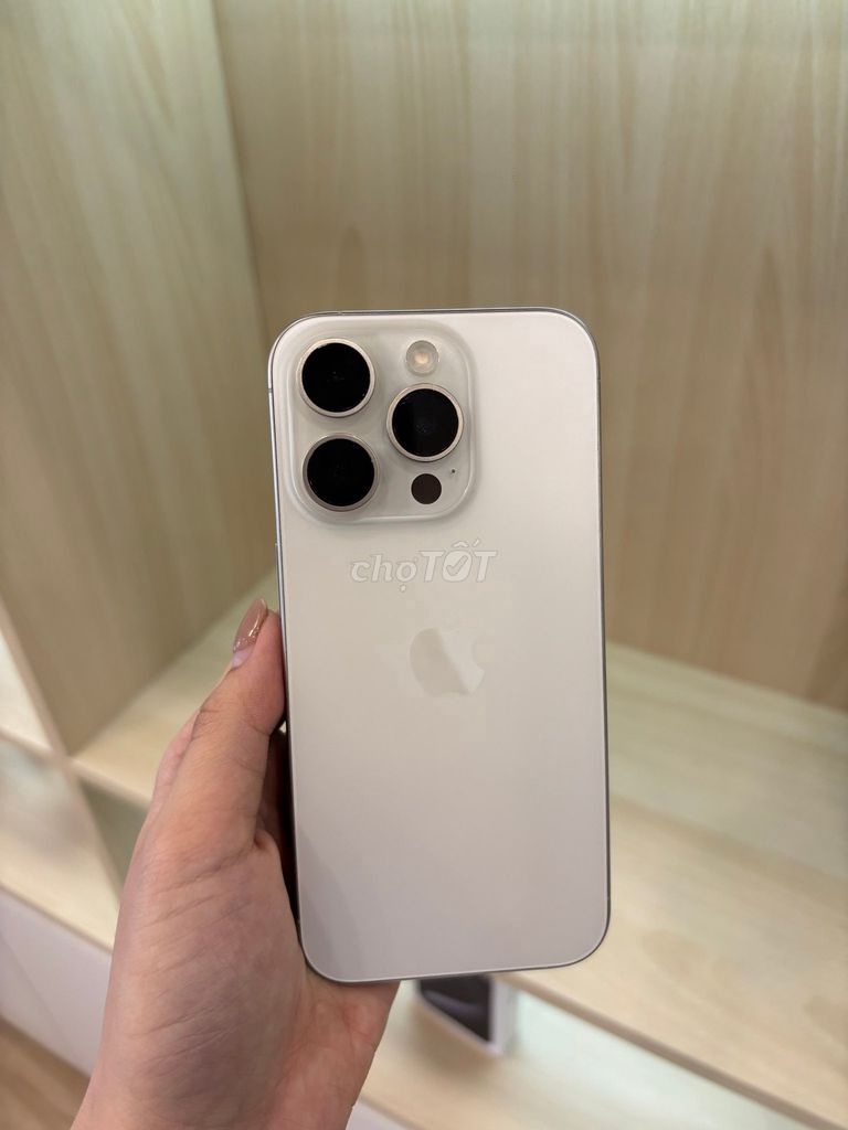 iPhone 15 Pro 128GB Vàng. Mua bán Điện thoại tại Quận Ngũ Hành Sơn Đà Nẵng được đăng bởi Trieu Le hình 1