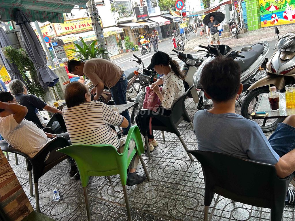 cần tuyển nhân viên nam/nữ bán cafe