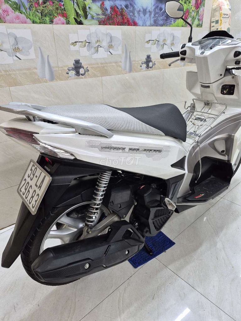 Airblade 125 trắng xám 2016 bstp. Mua bán Xe máy tại Quận 8 Tp Hồ Chí Minh được đăng bởi 475 Tùng Thiện Vương Q8 hình 3
