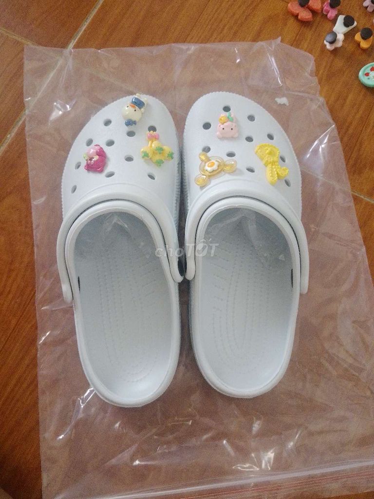 Dép Crocs Nhựa Nhiều màu Unisex. Mua bán Giày dép tại Quận 8 Tp Hồ Chí Minh được đăng bởi Mình Hoàng hình 1