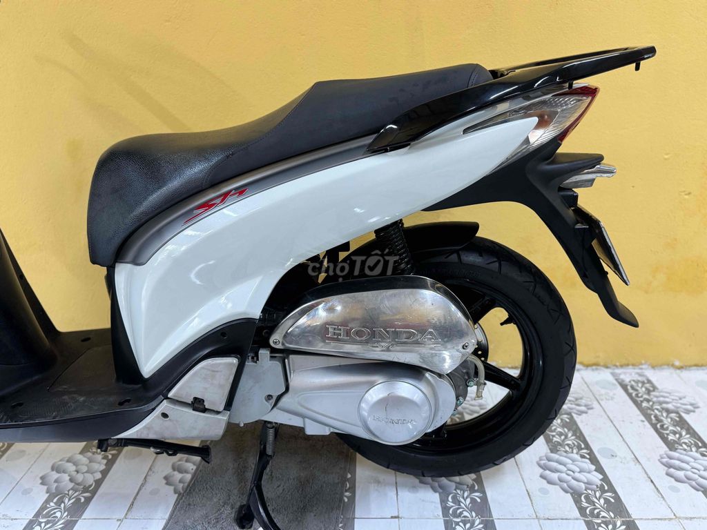 Honda SH 125 2011 Trắng. Mua bán Xe máy tại Quận Sơn Trà Đà Nẵng được đăng bởi Minh Dũng bán trả góp 136 vân đồn  hình 2