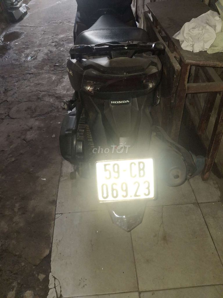 Honda Air Blade 125 2024 черный с золотым