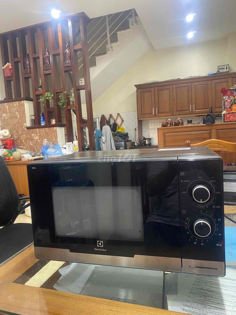 Lò vi sóng Electrolux 23 lít. Mua bán Bếp, lò, đồ điện nhà bếp tại Quận Long Biên Hà Nội được đăng bởi Nguyễn Dũng hình 1