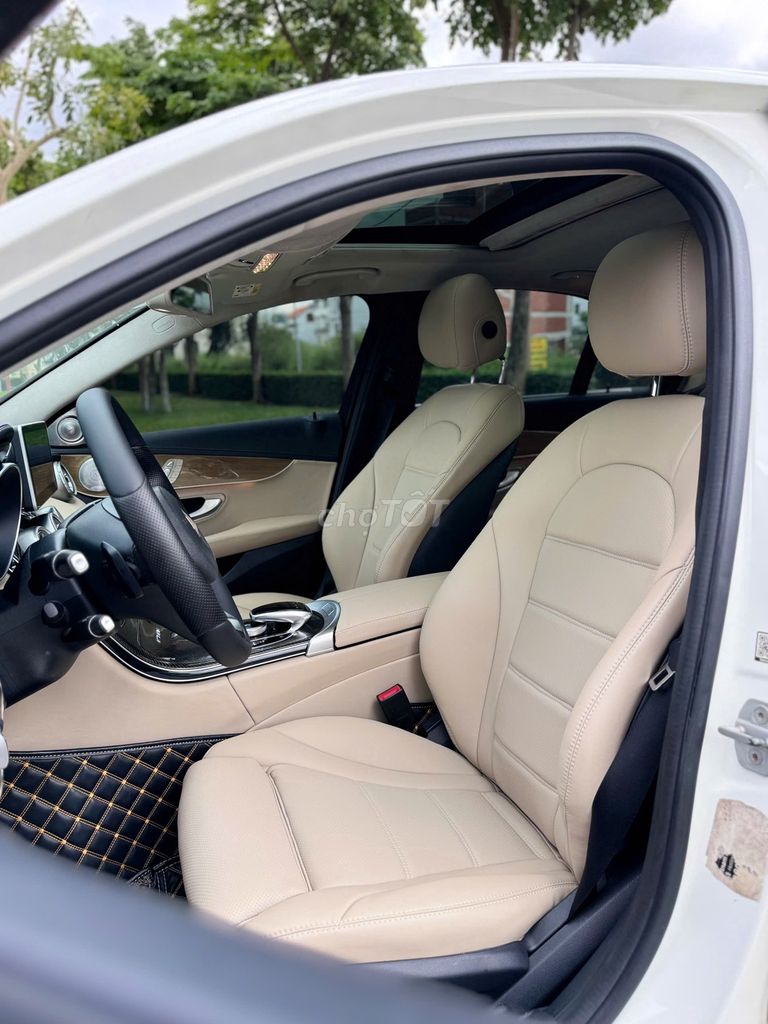 Bán Mercedes Benz C250 AMG Màu Trắng Nội Thất Kem. Mua bán Ô tô tại Quận Gò Vấp Tp Hồ Chí Minh được đăng bởi Mss Ngọc hình 4