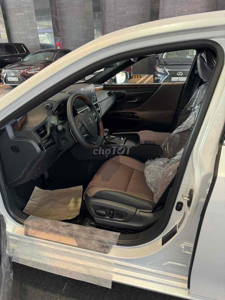 Lexus ES300h-2023-Trắng-Odo: 2.900km. Mua bán Ô tô tại Quận 1 Tp Hồ Chí Minh được đăng bởi Hoang Nam hình 12