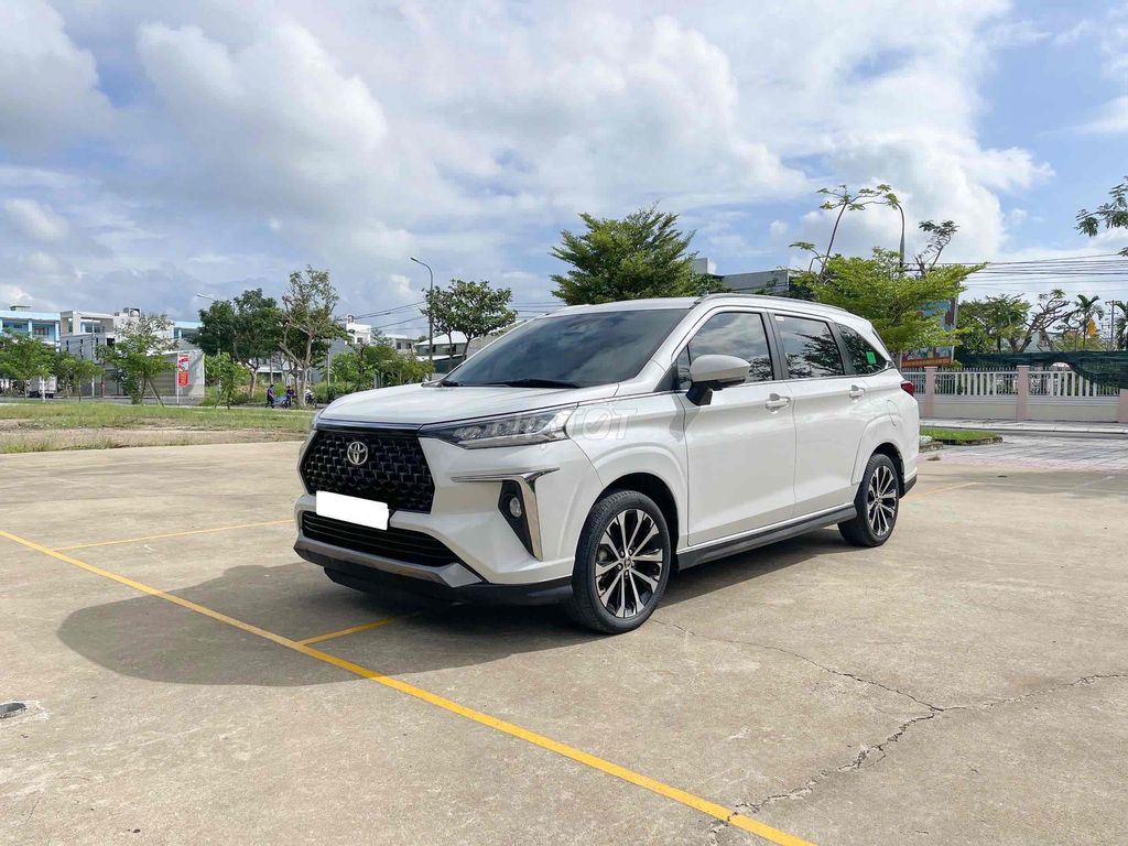 Toyota Veloz Cross 2022 CVT Top - 80800 km