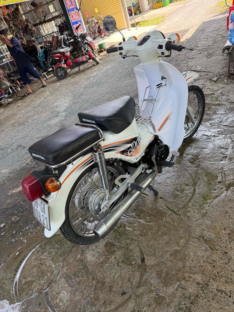 Honda Siêu cúp 50cc màu Trắng. Mua bán Xe máy tại Huyện Lai Vung Đồng Tháp được đăng bởi Hoài Tính hình 10