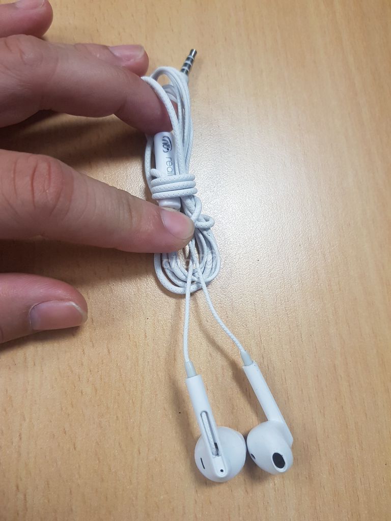 Tai nghe jack 3.5 AKG, samsung, oppo, có số lượng. Mua bán Tivi, Âm thanh tại Thành phố Thuận An Bình Dương được đăng bởi HC Second Hand hình 2