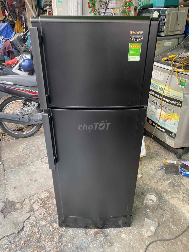 tủ lạnh sharp 165l mới 90% đen mờ