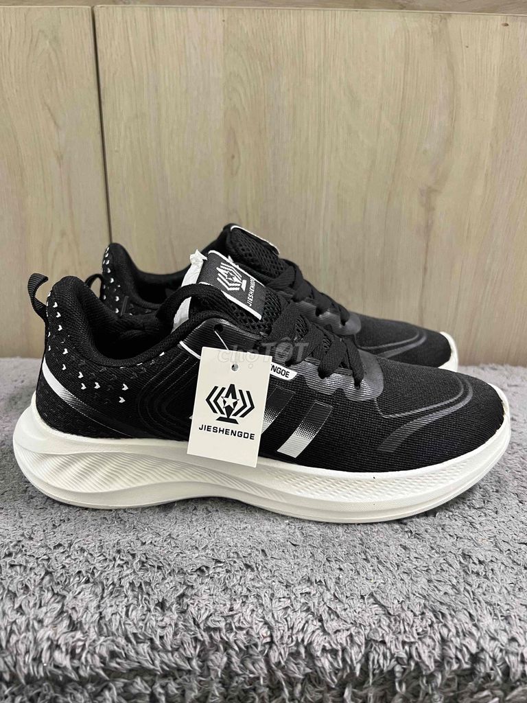 Giày thể thao. Mua bán Giày dép tại Quận Đồ Sơn Hải Phòng được đăng bởi Nguyễn Thị Bích Trâm hình 1