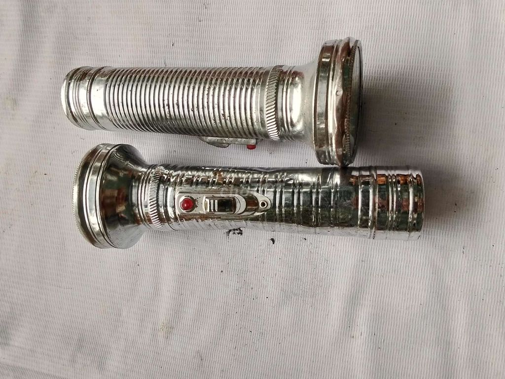 Đèn pin Kim loại Bạc Trung Quốc Đã qua sử dụng. Mua bán Đèn tại Quận Hoàng Mai Hà Nội được đăng bởi Nguyễn công thành hình 1
