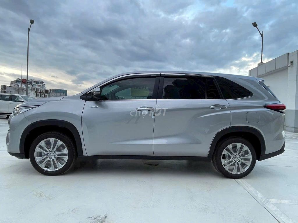 Toyota Innova Cross 2026 photo 2