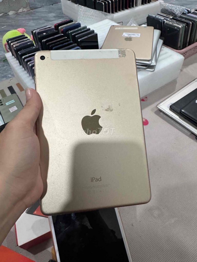 Apple iPad mini 4 32GB Vàng màn am. Mua bán Máy tính bảng tại Quận 4 Tp Hồ Chí Minh được đăng bởi Phan Pha hình 1