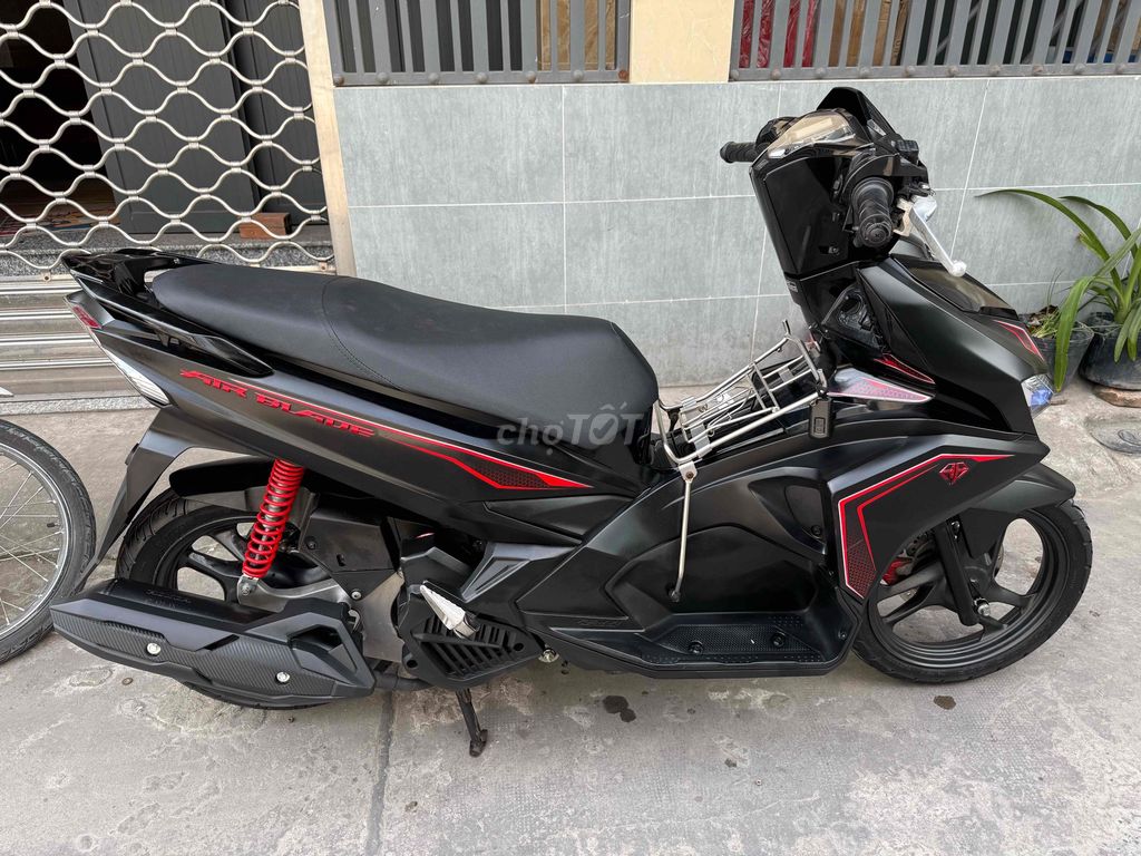 Honda Air Blade 2018 Đen. Mua bán Xe máy tại Quận Ninh Kiều Cần Thơ được đăng bởi CHXM Thanh Hồng hẻm 233 hình 1