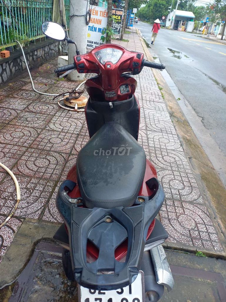 Honda Vision 2017 màu Đỏ biển số 62. Mua bán Xe máy tại Huyện Đức Hòa Long An được đăng bởi nguyễn duy khoa hình 4