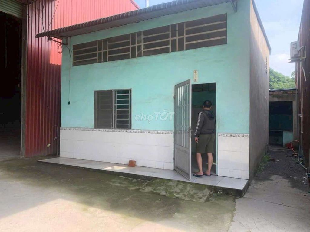 Cho thuê xưởng 1200m2 có 3pha 250kva, đường xe container, văn phòng